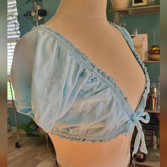 Fun Blanco Cotton Crop Top - Picture 2 of 5